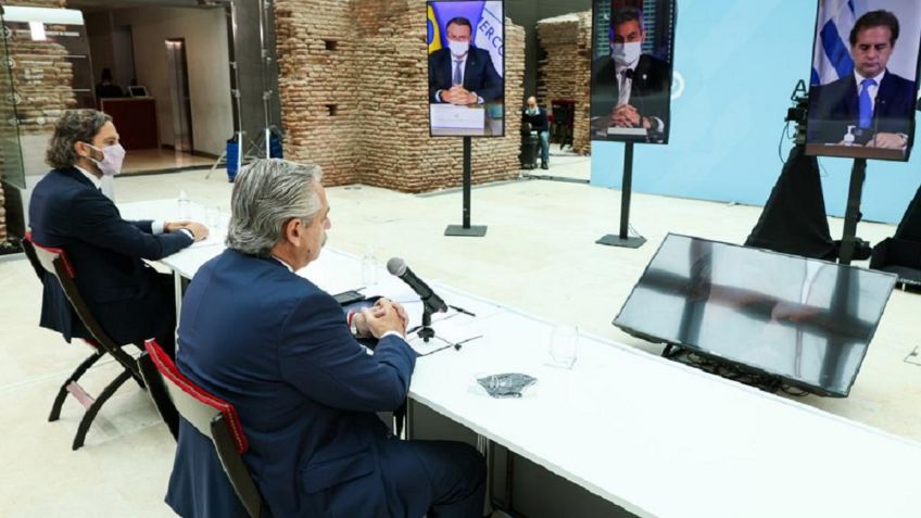 Cruce entre Alberto Fernández y Lacalle Pou en plena cumbre