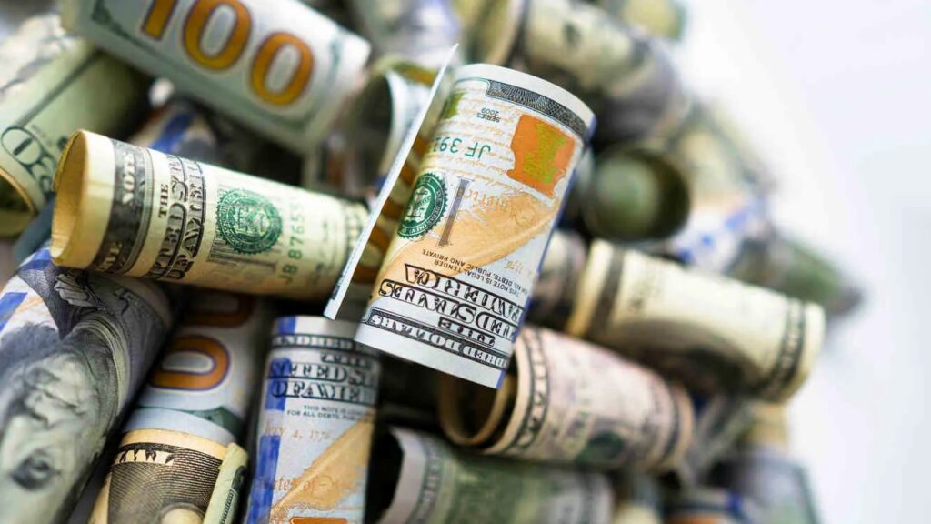 El dólar blue volvió a subir y alcanzó un nuevo máximo histórico