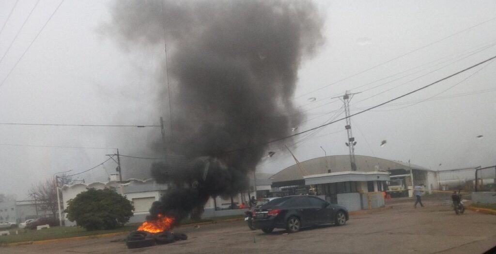 Gremios sin representación dejan a empleados sin trabajar