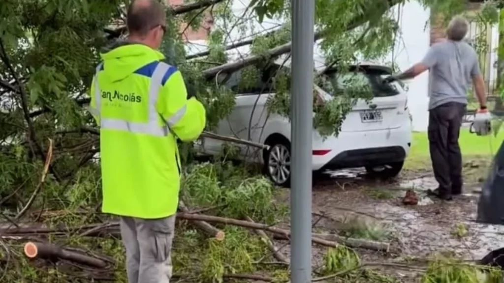 San Nicolás: El Intendente Santiago Passaglia recorrió la ciudad luego del temporal