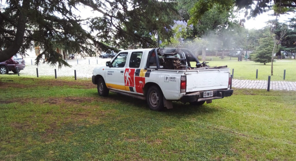 El Municipio realiza saneamiento contra mosquitos en espacios verdes y áreas recreativas